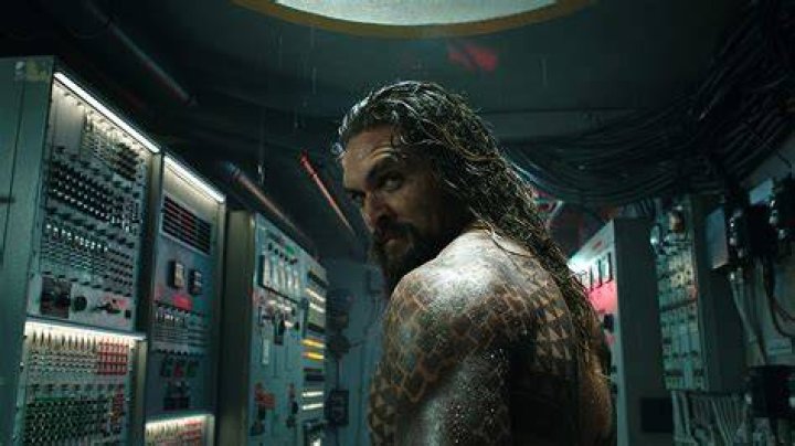 映画『シザーハンズ』のネタバレ感想！手がハサミの男の切ないファンタジー FILMEST