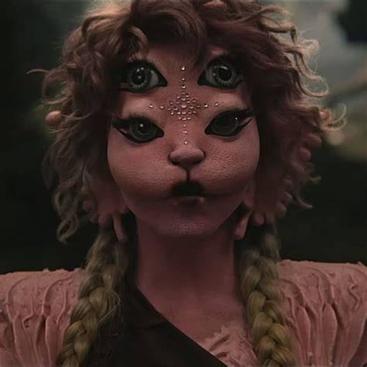 แปลเนื้อเพลง Melanie Martinez TUNNEL VISION &mdash; แปลเนื้อเพลงสากล