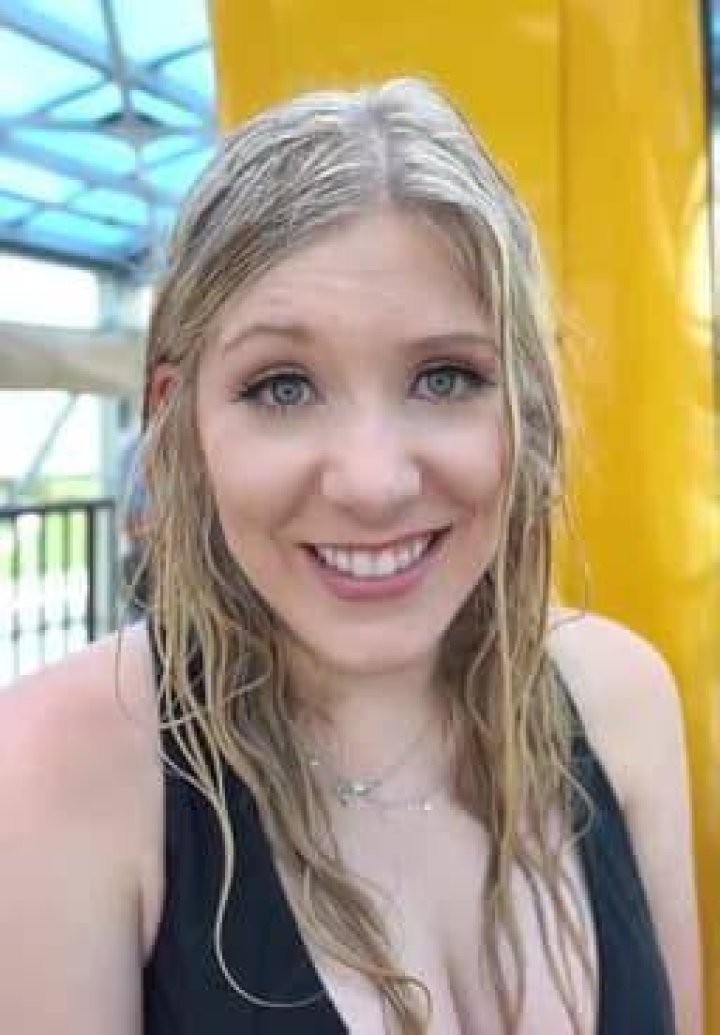 6 Hot Sexy Brianna Paige Arsement Bikini Pics