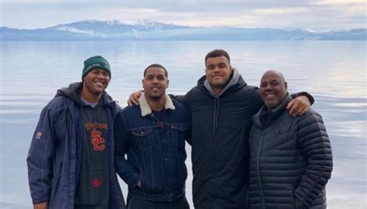 Arik Armstead Brother Armond Armstead Age Gap & Family Tree