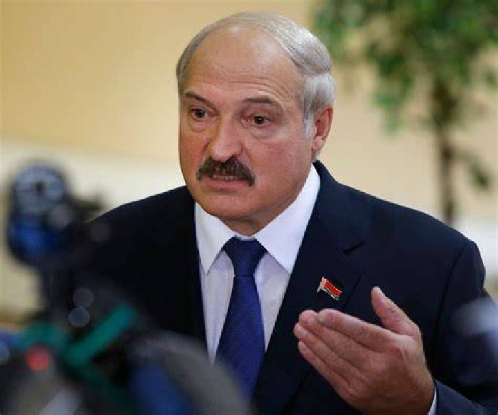 Belarusian leader Lukashenko fires as economy sinks