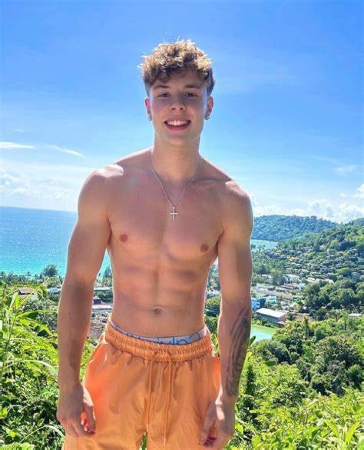 benjamin hilton on Tumblr