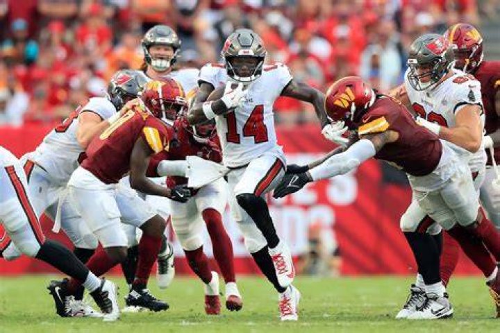 Bucs Wr Chris Godwin And His Fiancee Mariah Delpercio Tied The Knot
