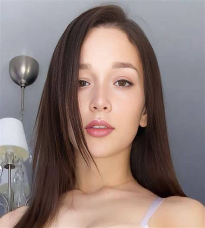 Ellie Leen Age, Height, Wiki, Biography, Net Worth, Boyfriend & More