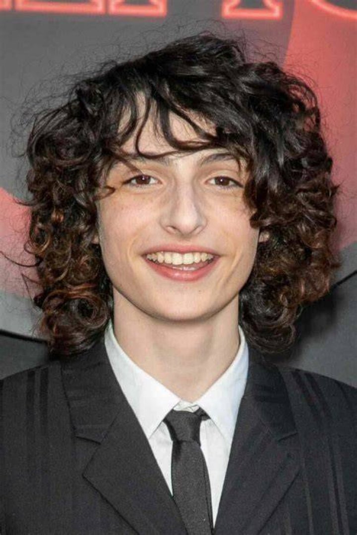Finn Wolfhard Hair (Detailed Look & Gallery) Heartafact