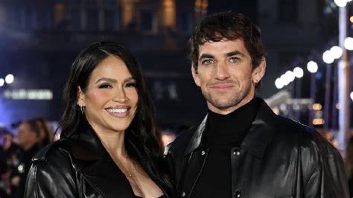 How much is Alex Fine worth? Net worth, occupation and all about Cassie