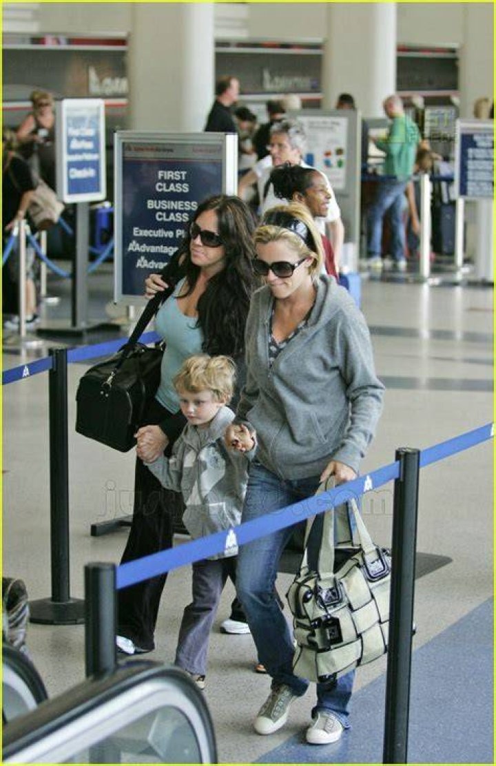 Jenny Jets Off with Son Evan Photo 435121 Celebrity Babies, Evan