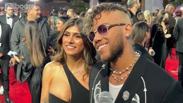 Jhay Cortez Plays &lsquo;How Well Do You Know Each Other&rsquo; With Mia Khalifa