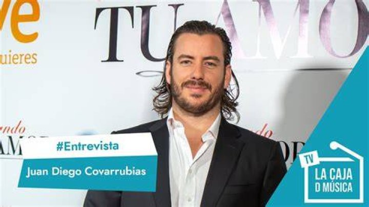 Juan Diego Covarrubias presenta a su hija con una tierna imagen