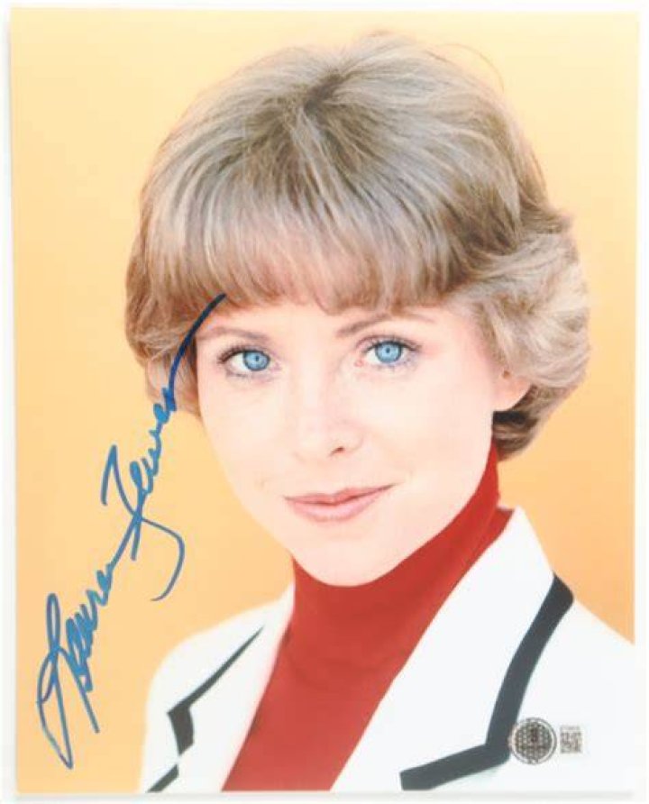 Lauren Tewes Signed 8x10 Photo (Beckett) Pristine Auction