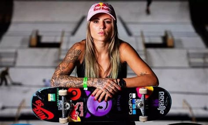 Ligue 1 Skater Leticia Bufoni explains the true nature of her relationship with Neymar Foto 8