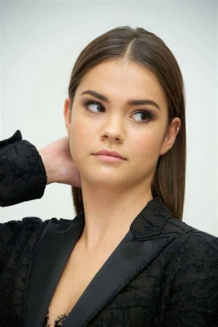 Maia Mitchell Hairstyle, Makeup, Dresses, Shoes And Perfume Celeb