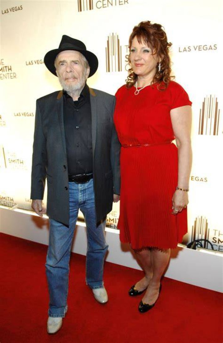 Merle Haggard & His Wife's Impromptu 'Jackson' Duet Will Melt Your Heart Merle haggard songs