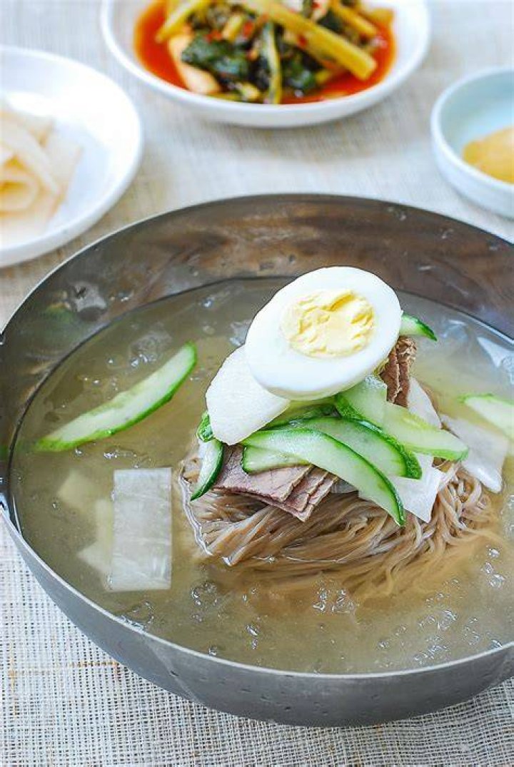 Mulnaengmyeon (Korean cold noodles in chilled broth) 물냉면 recipe