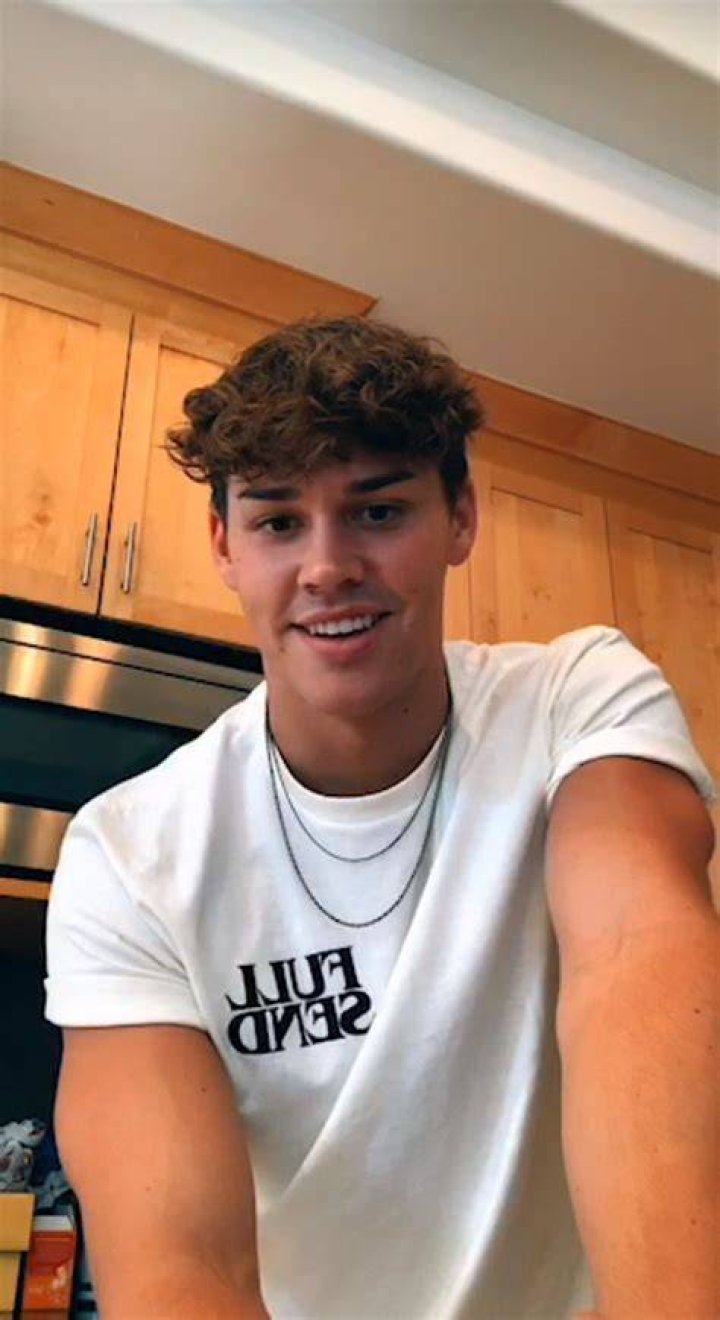 noah beck on TikTok pretty tiktok boys noah beck (noahbeck