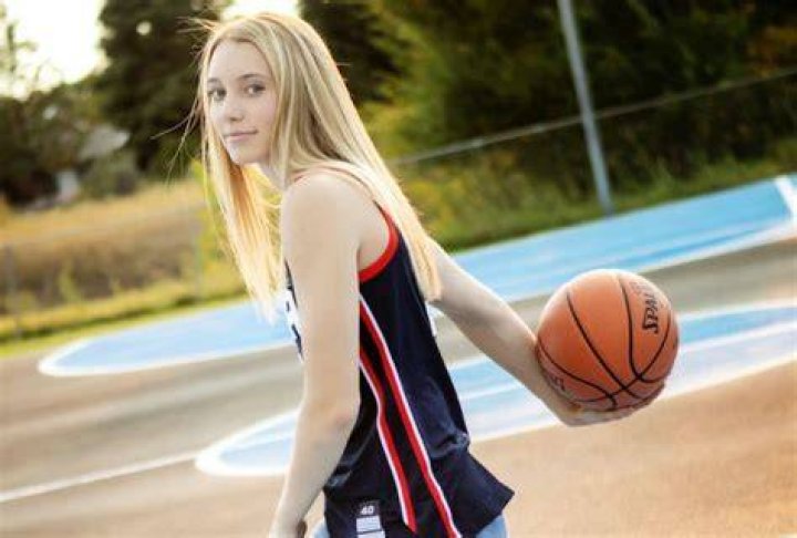 Paige Bueckers Basketball Babes