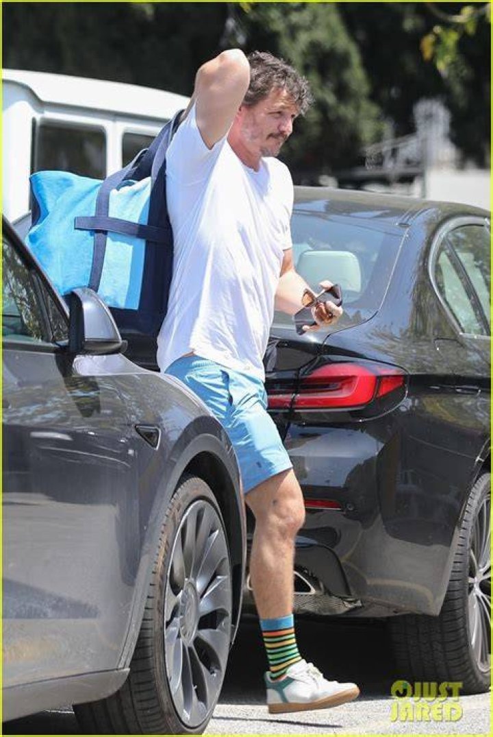 Pedro Pascal Hits the Gym After 'The Last of Us' Renewal News Photo 4886263 Photos Just