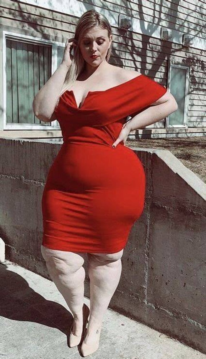 Pin on thick white girls/pawgs