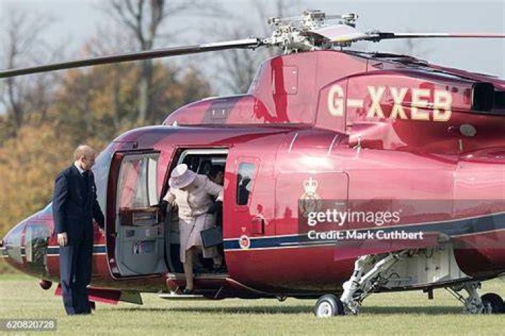 Queen Elizabeth II helicopter taking off from Buckingham Palace YouTube