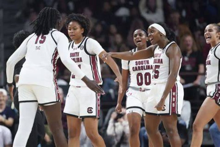 South Carolina basketball loses to Tennessee as SEC title hopes slip away