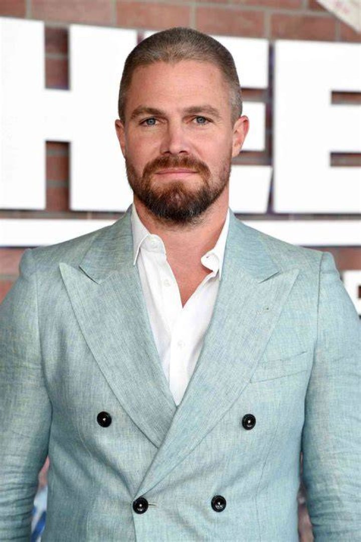 Stephen Amell Joins SAG Picket After Controversial Comments