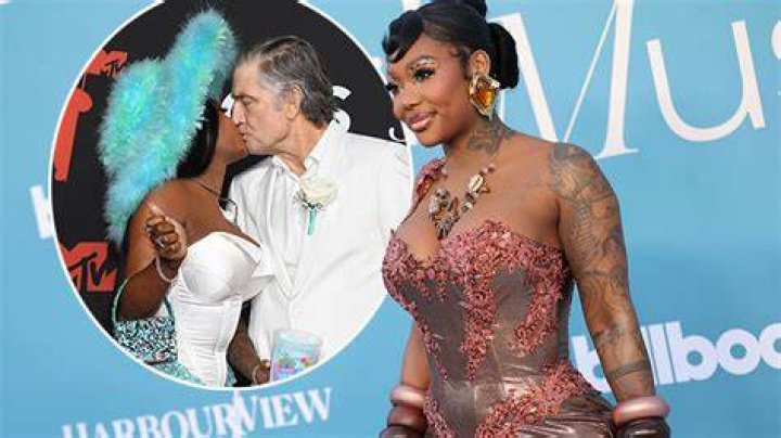 Summer Walker and Boyfriend Coop Cashington Dance in Mexico Despite