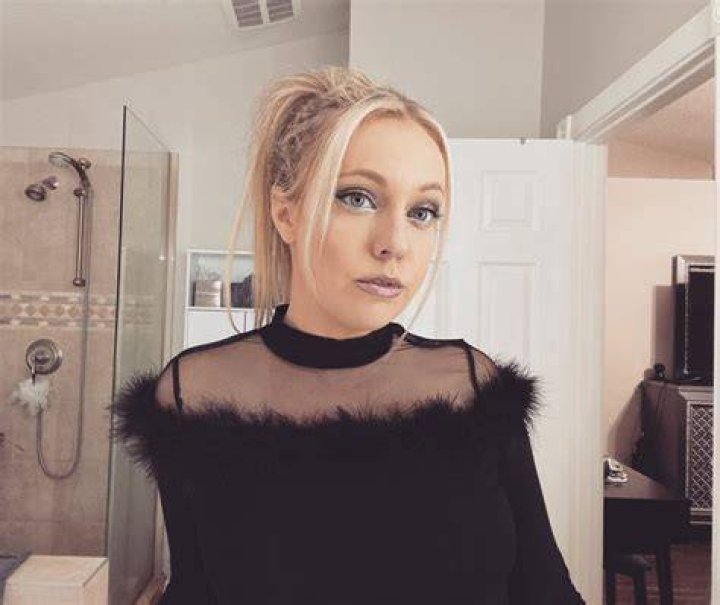 TW Pornstars Kalee Carroll. Twitter. 🖤🥀. 910 PM 8 Nov 2020