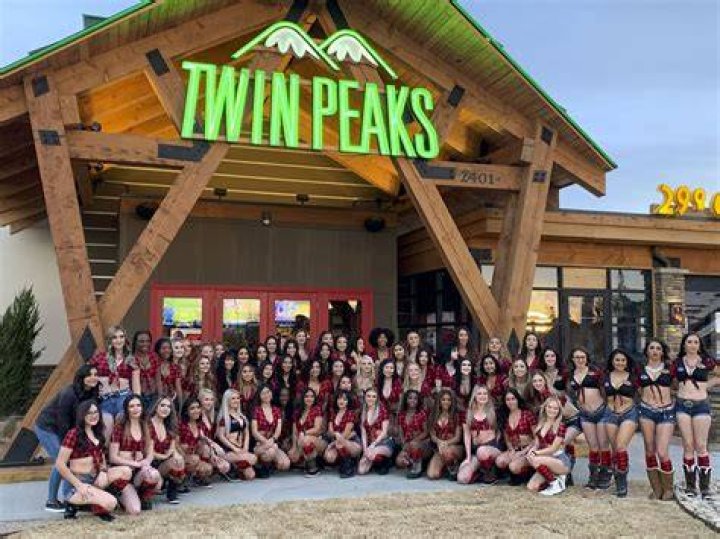 Twin Peaks grand opening celebration to feature Colts players Daily