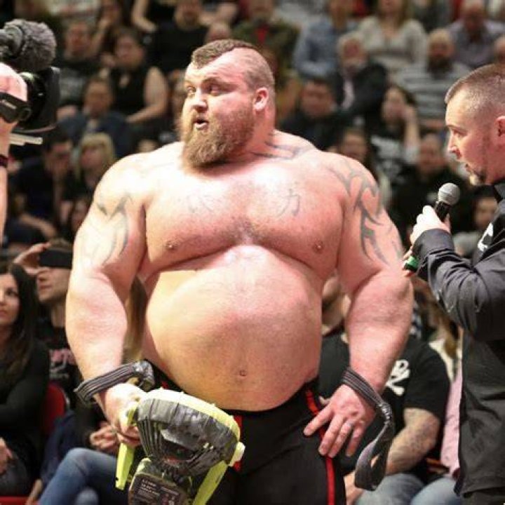 weightlifting Do strongman and powerlifters have more muscles than
